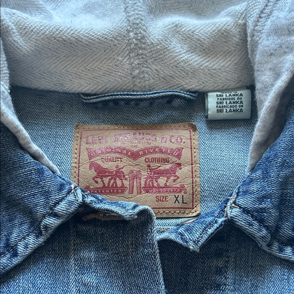 Levi’s Denim Jacket with Gray Hoodie Sleeves and Hood - Picture 2 of 2